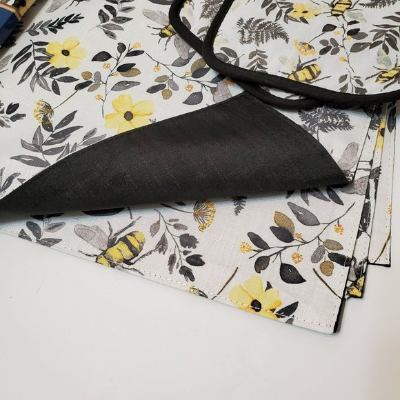 Bee Wildflower Placemats, Set of 4, Yellow Flowers Black, Cottagecore, NWT - Picture 3 of 6